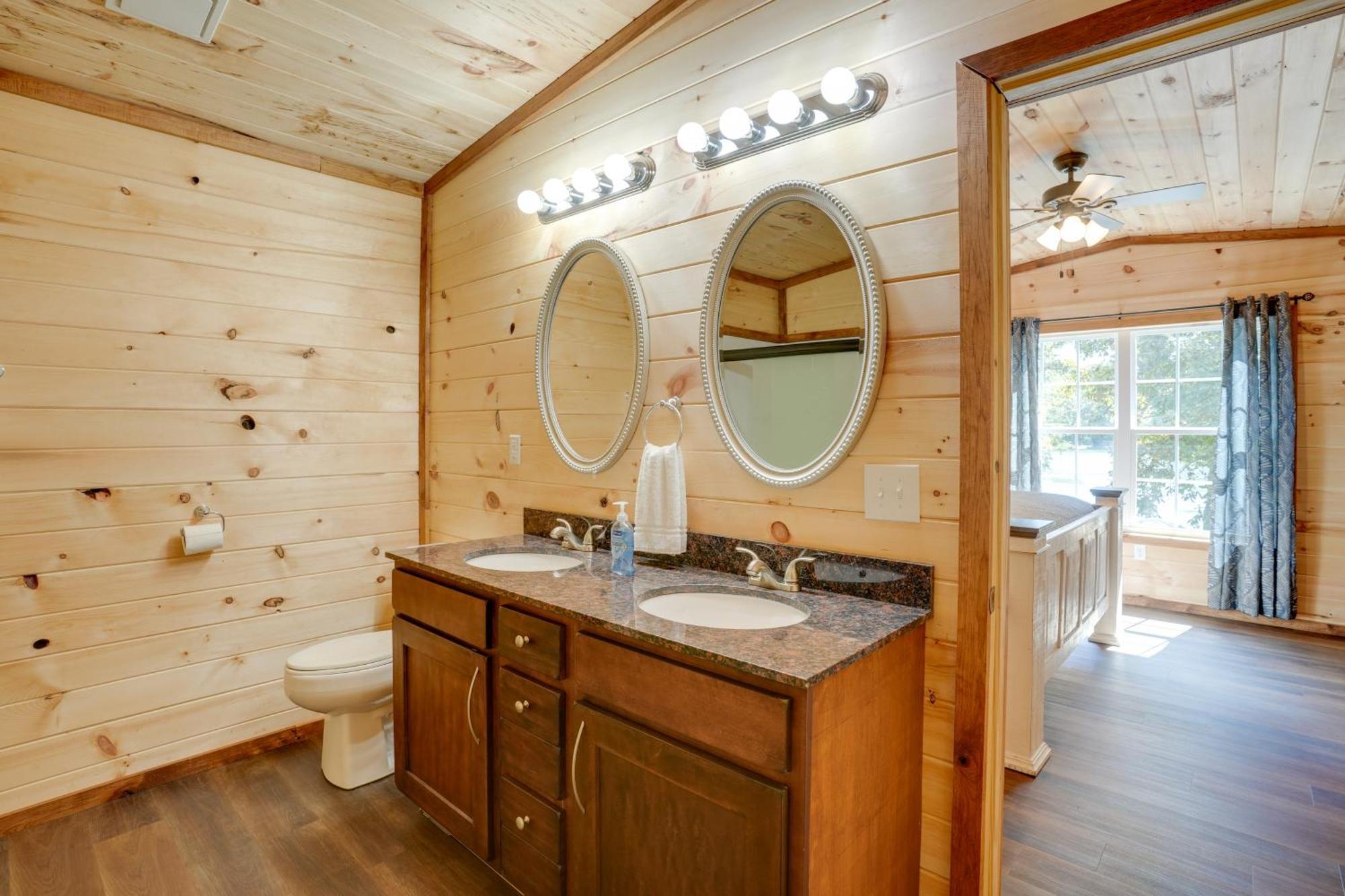 Lakeside Trenton Cabin On 7-Acre Property! Екстер'єр фото